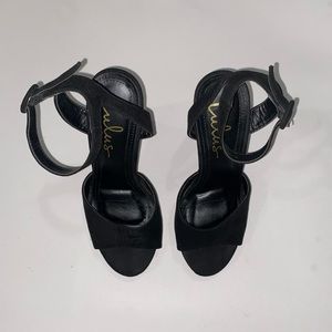 Lulu’s Black heels